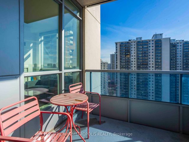 1704 - 500 Sherbourne St