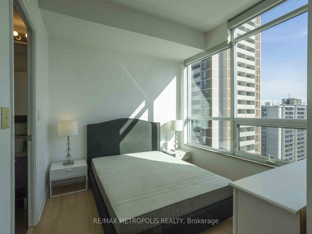 1704 - 500 Sherbourne St
