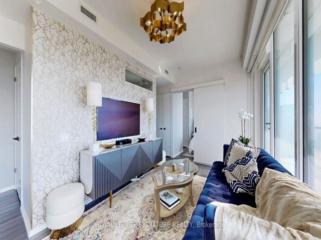 4409 - 197 Yonge St