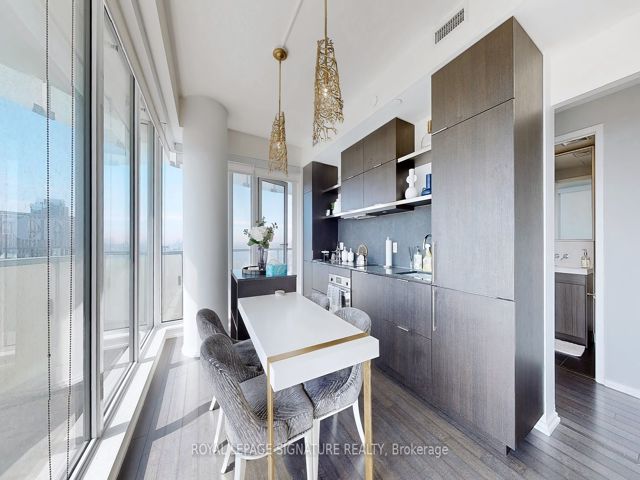 4409 - 197 Yonge St