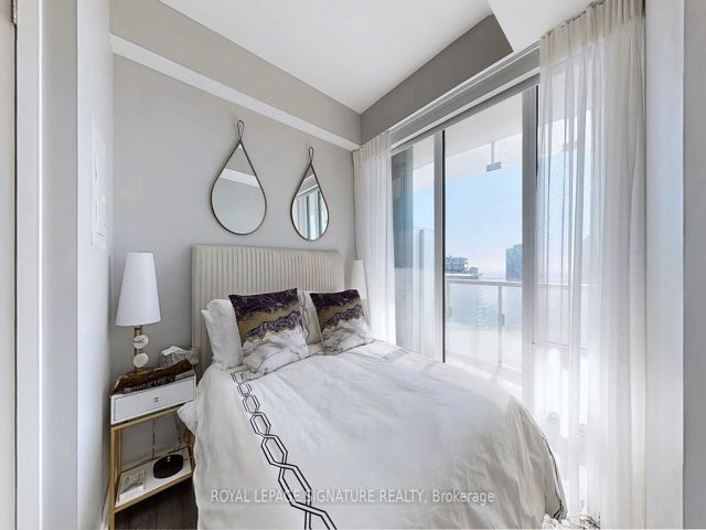 4409 - 197 Yonge St