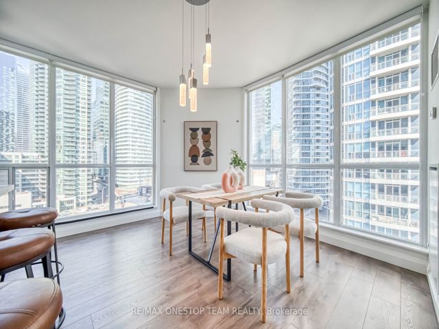 1002 - 218 Queens Quay W