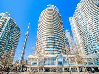 1002 - 218 Queens Quay W