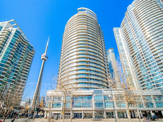 1002 - 218 Queens Quay W