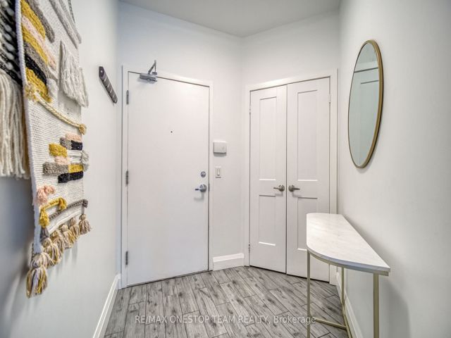 1002 - 218 Queens Quay W