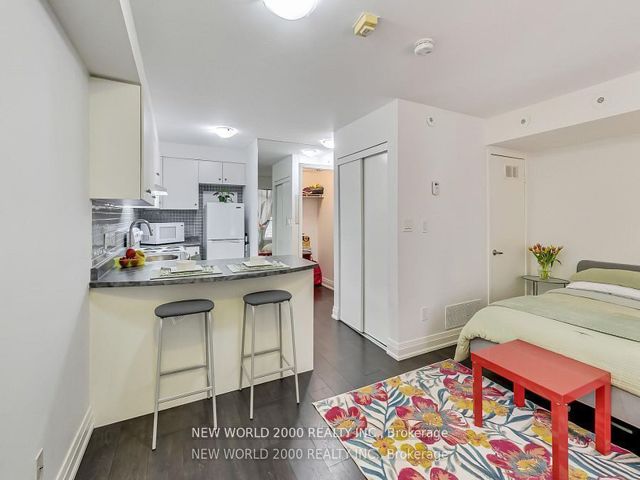 151 - 415 Jarvis St