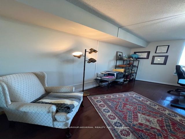 602 - 2 Covington Rd E