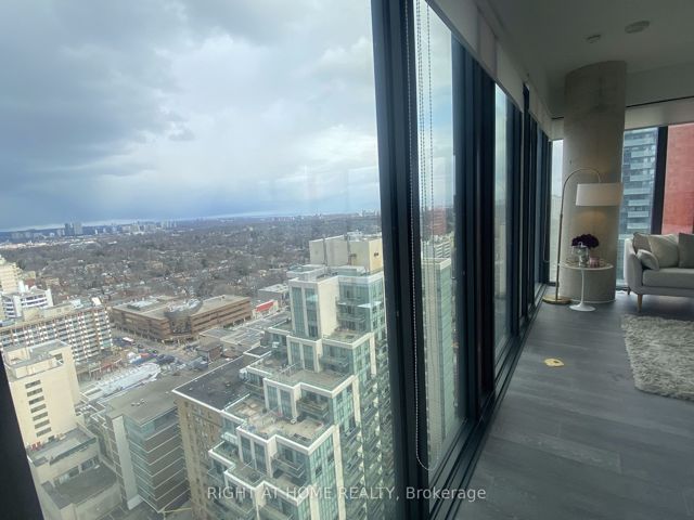 2309 - 185 Roehampton Ave
