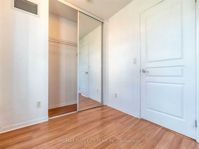 805 - 18 Yonge St