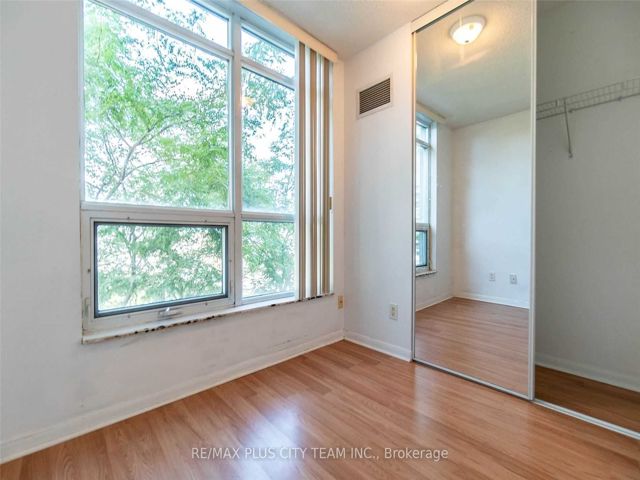 805 - 18 Yonge St