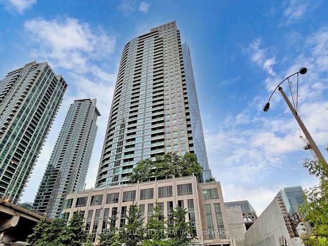 805 - 18 Yonge St