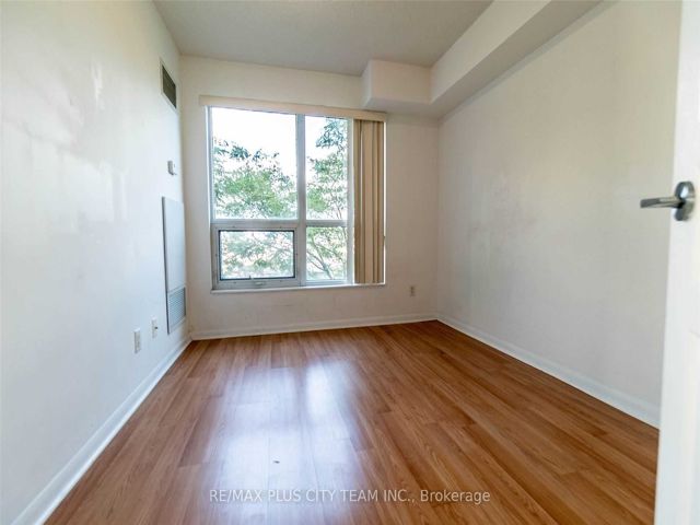 805 - 18 Yonge St