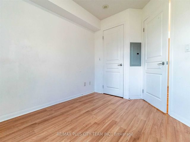 805 - 18 Yonge St