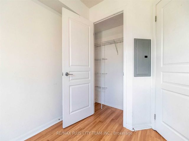 805 - 18 Yonge St