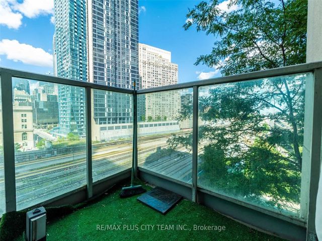 805 - 18 Yonge St