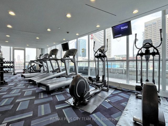 805 - 18 Yonge St