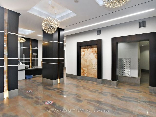 805 - 18 Yonge St