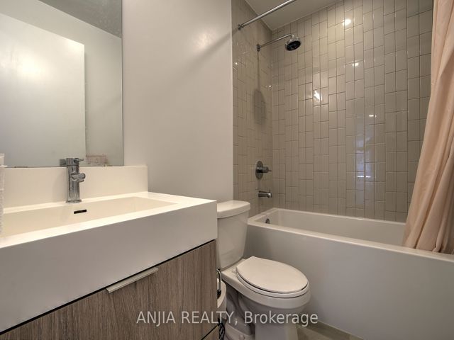 #513 - 35 Tubman Ave
