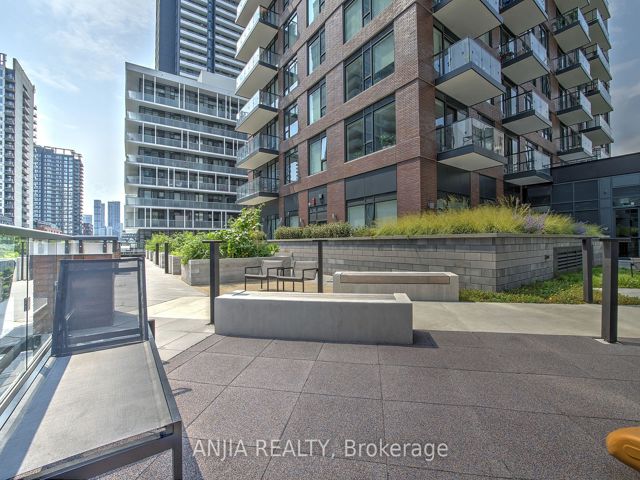 #513 - 35 Tubman Ave