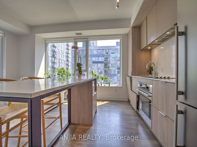 #513 - 35 Tubman Ave