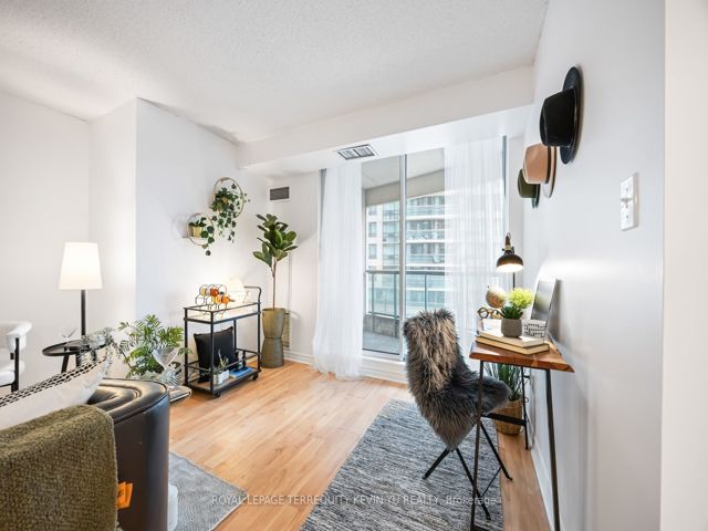 609 - 7 Lorraine Dr