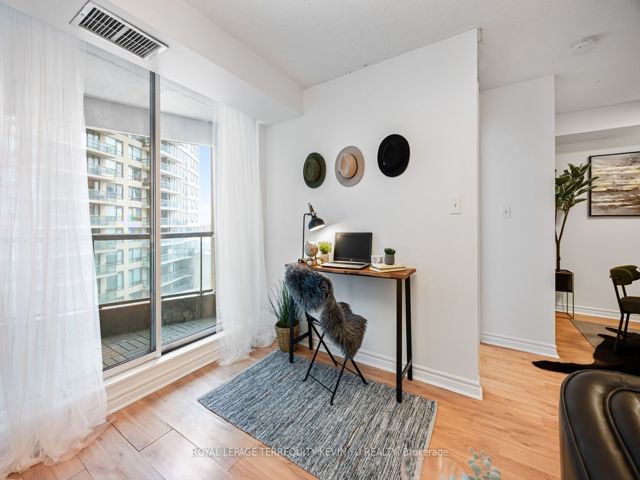 609 - 7 Lorraine Dr
