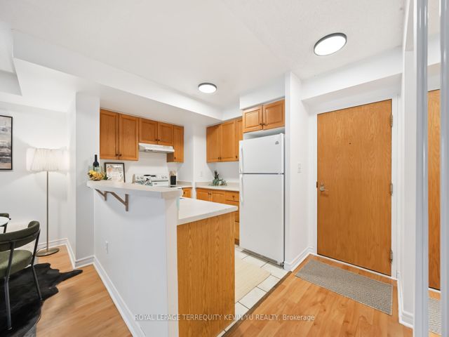 609 - 7 Lorraine Dr