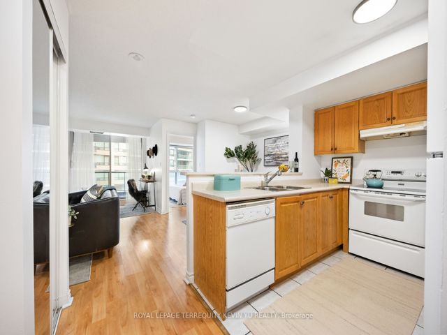 609 - 7 Lorraine Dr