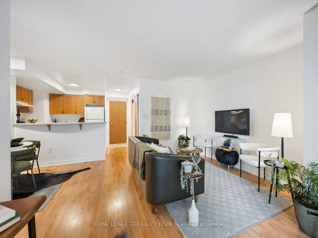 609 - 7 Lorraine Dr