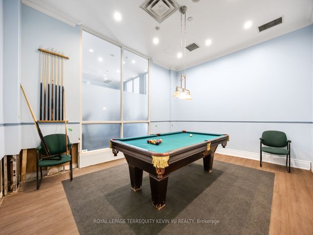 609 - 7 Lorraine Dr