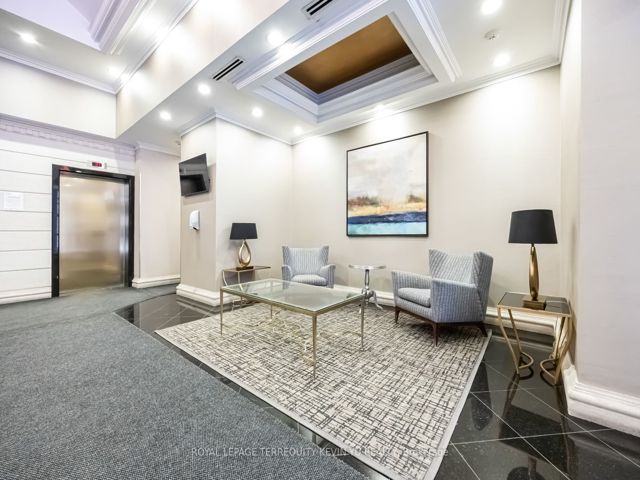 609 - 7 Lorraine Dr
