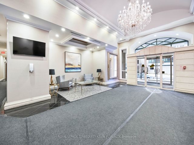 609 - 7 Lorraine Dr