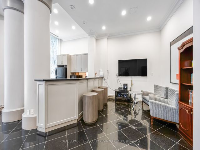 609 - 7 Lorraine Dr