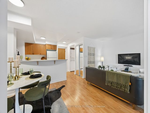 609 - 7 Lorraine Dr