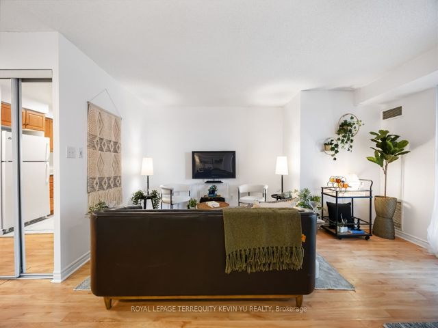 609 - 7 Lorraine Dr