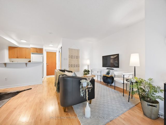 609 - 7 Lorraine Dr