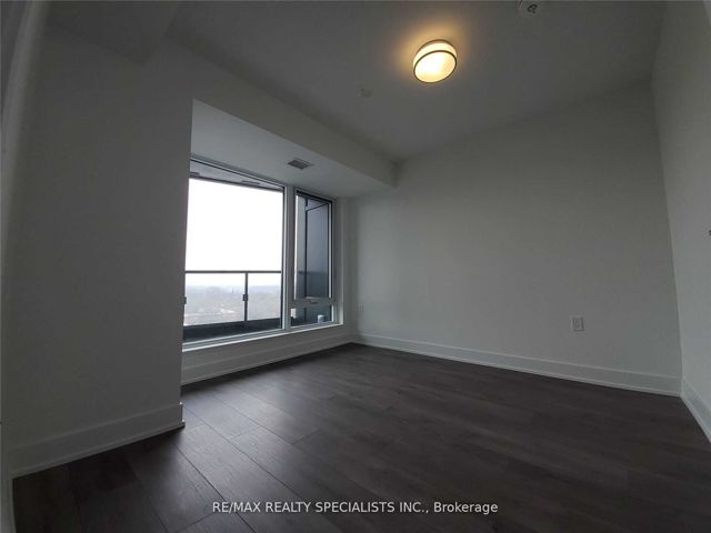 915 - 585 Bloor St E