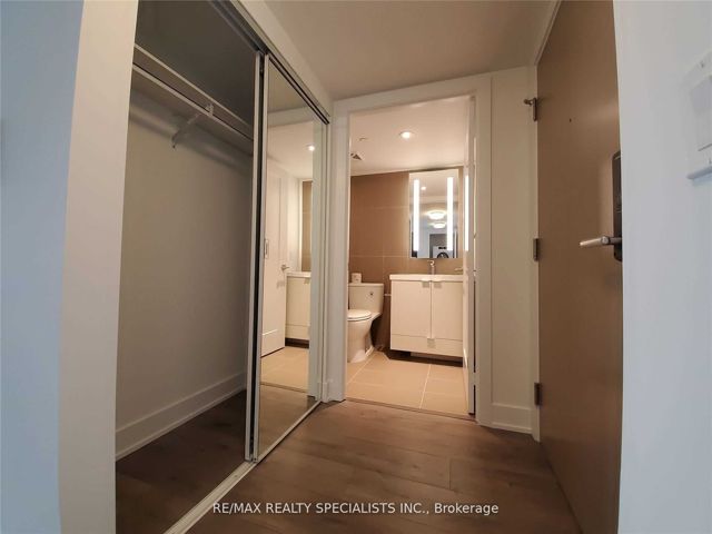 915 - 585 Bloor St E