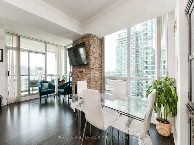 3711 - 16 Yonge St