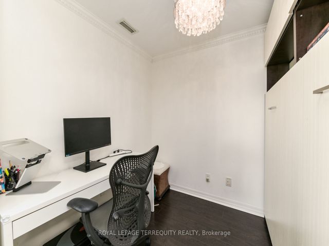 3711 - 16 Yonge St