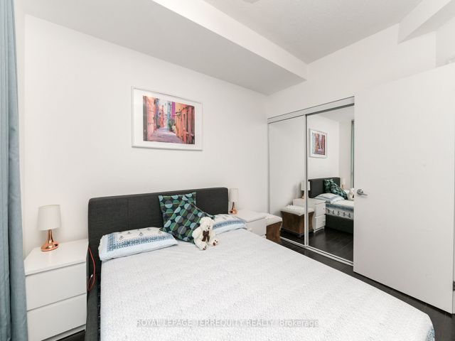 3711 - 16 Yonge St