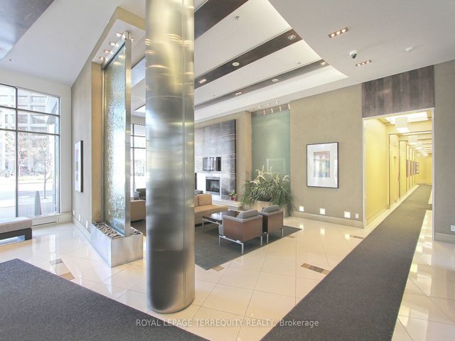 3711 - 16 Yonge St