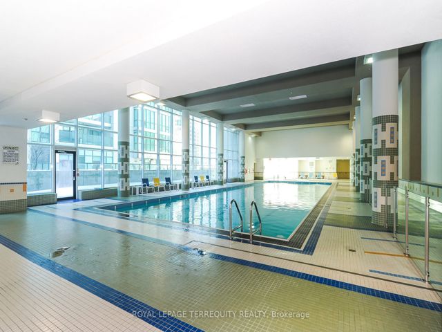 3711 - 16 Yonge St