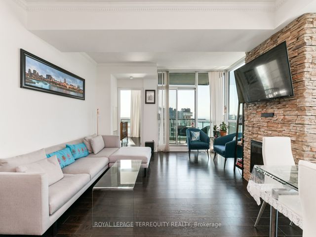 3711 - 16 Yonge St