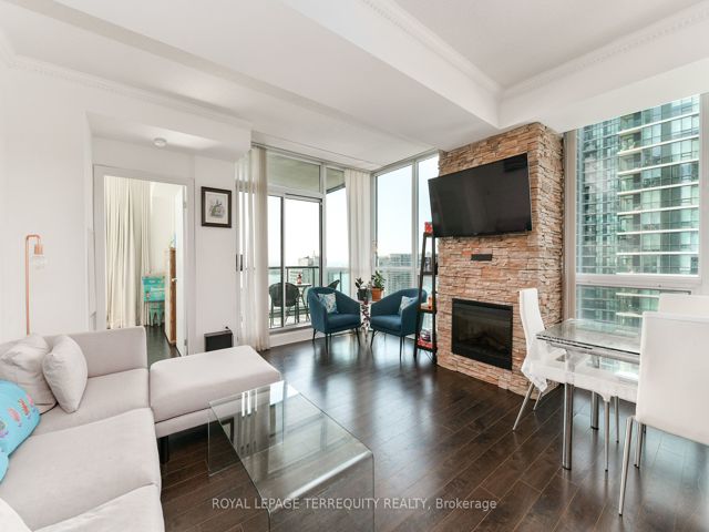 3711 - 16 Yonge St