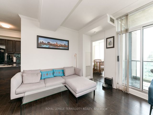 3711 - 16 Yonge St