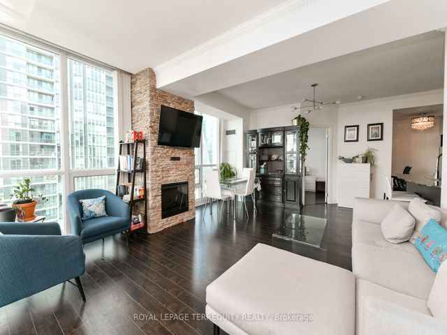 3711 - 16 Yonge St