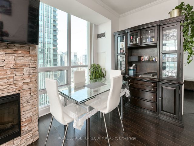 3711 - 16 Yonge St