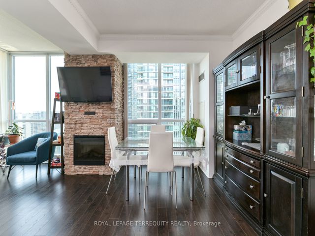 3711 - 16 Yonge St