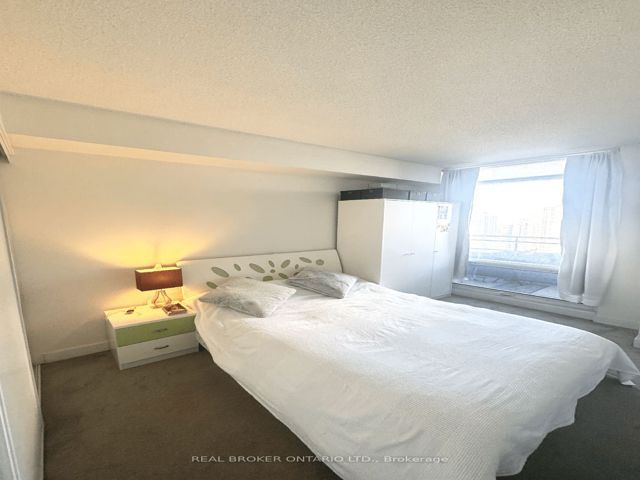 3808 - 25 Telegram Mews